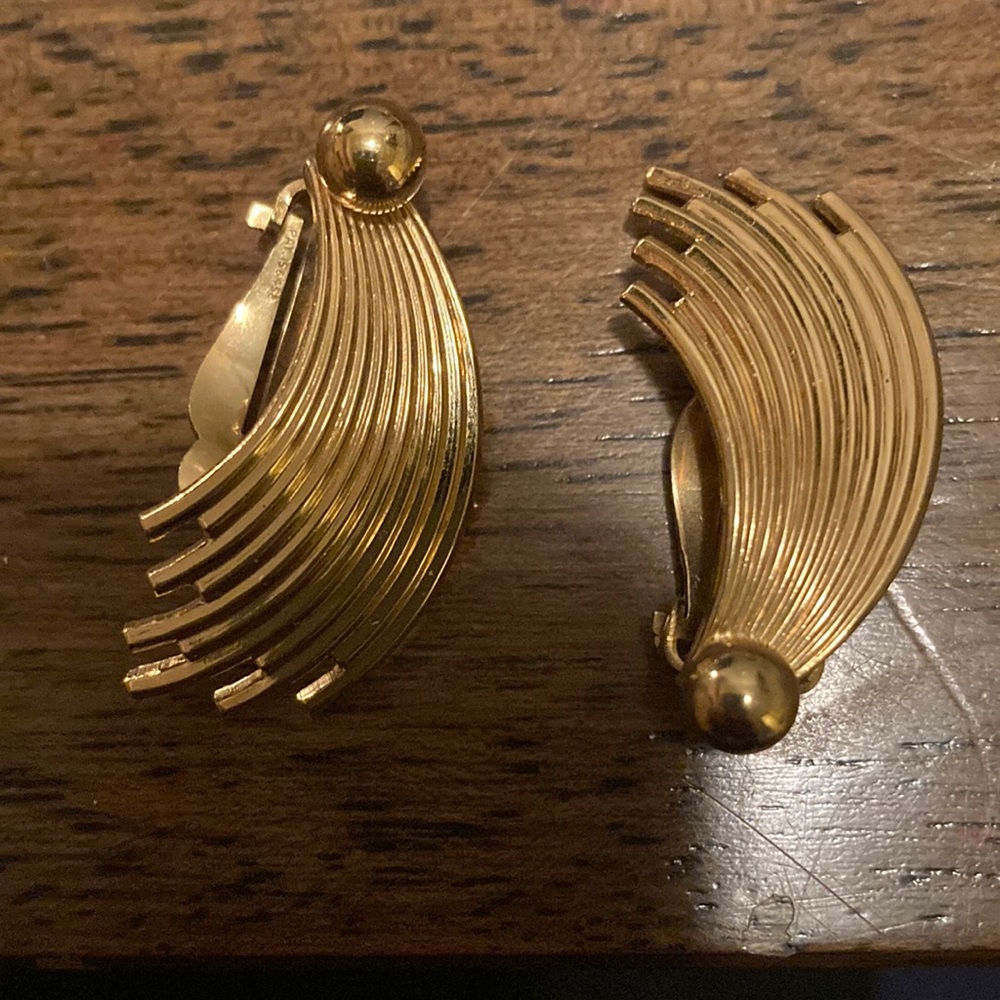 Vintage gold clip on earrings